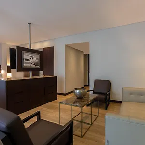 **** Hotel Airport By Ihg Colombia