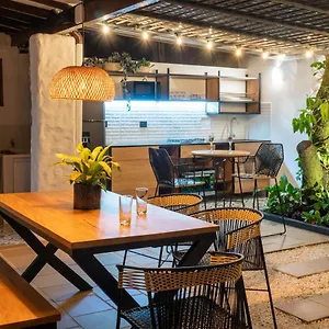 https://casa-medallo.colombiamedellinhotels.com