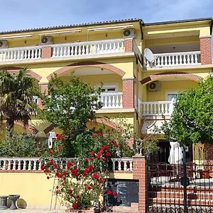 https://bed-breakfast-barbara.primorje-gorskikotar.com